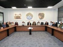 Alanya Belediye Başkanı Osman Tarık Özçelik, tur operatörleriyle yangın mevzuatı ve tesis güncellemelerini değerlendirdi