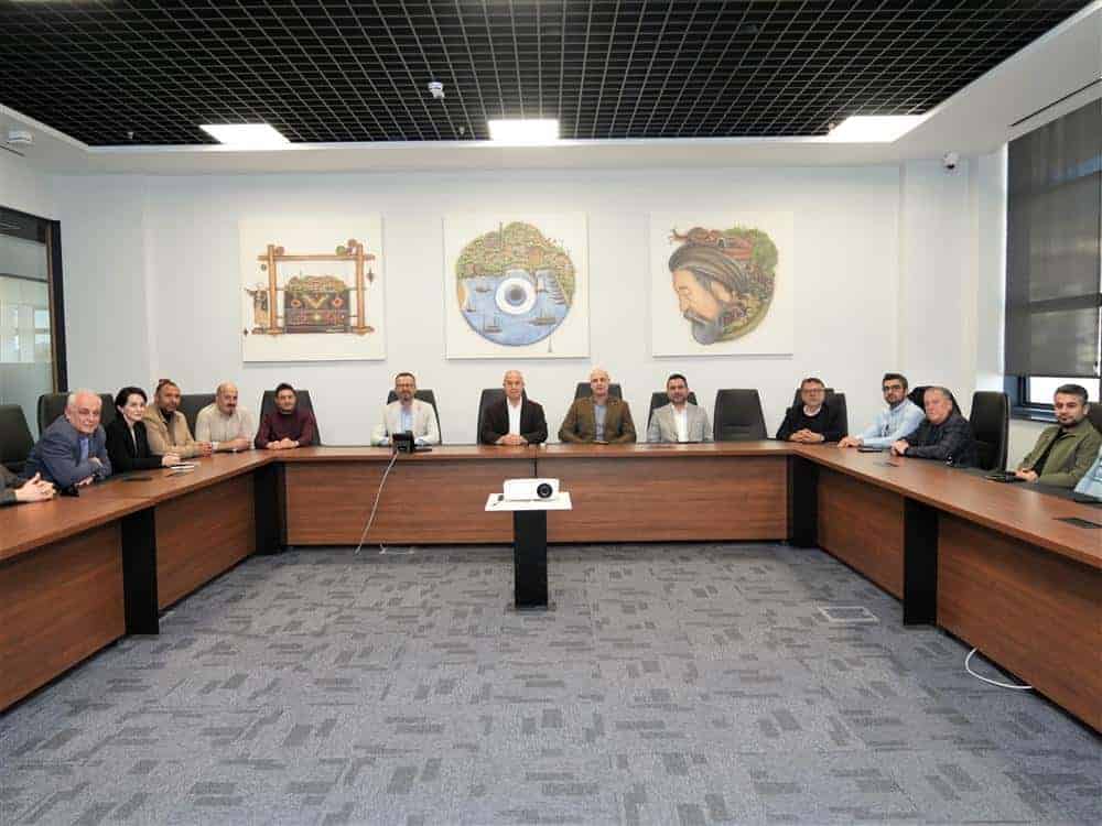 Alanya Belediye Başkanı Osman Tarık Özçelik, tur operatörleriyle yangın mevzuatı ve tesis güncellemelerini değerlendirdi