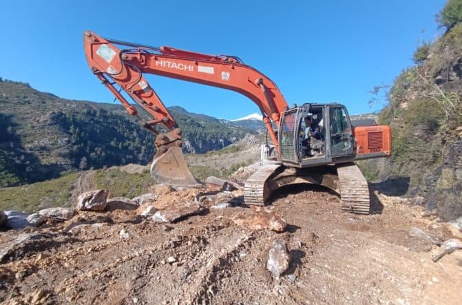 Alanya'da Büyükşehir Belediyesi Kırsal Yollarda Onarım Çalışmalarını Sürdürüyor