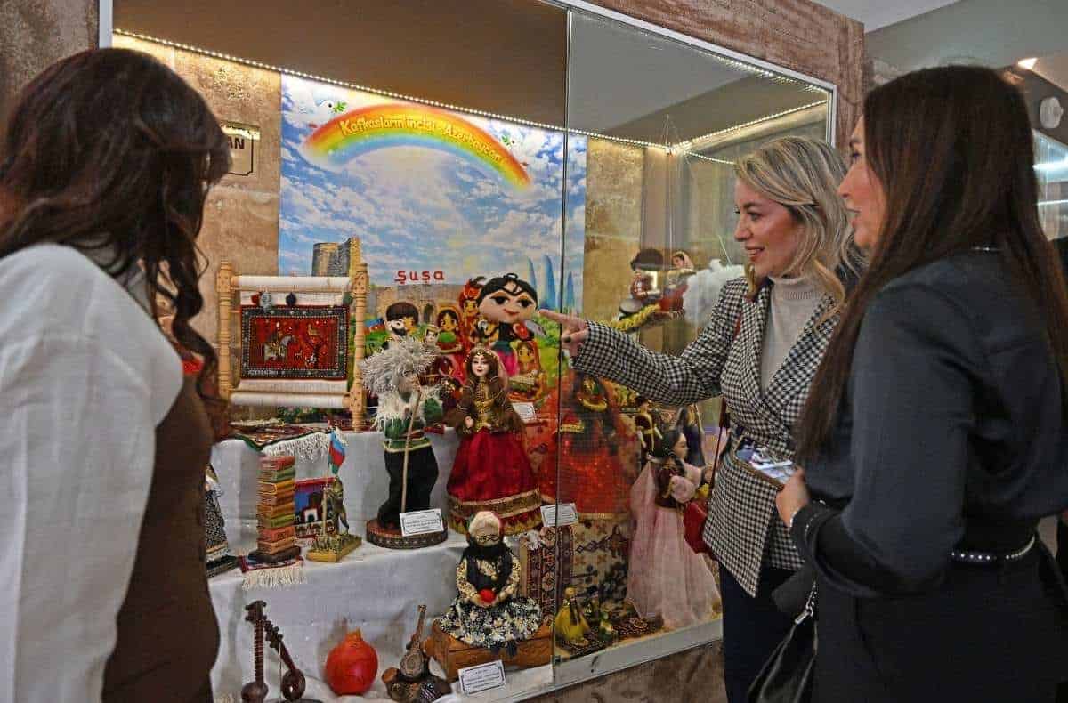 Azerbaycan temalı oyuncaklar ve el sanatları sergisi, Oyuncak Müzesi’nde Azerbaycan köşesinde.