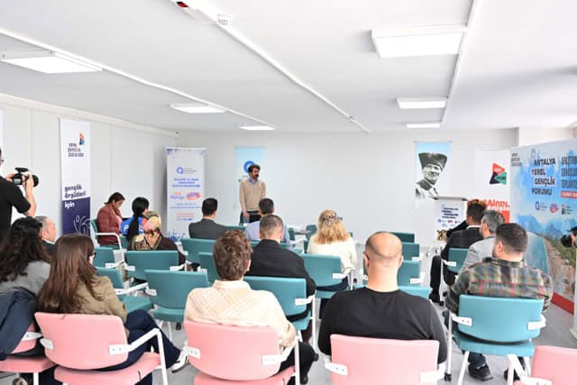 Antalya’da Yerel Gençlik Forumu Sonuçları Kamu Temsilcileriyle Paylaşıldı
