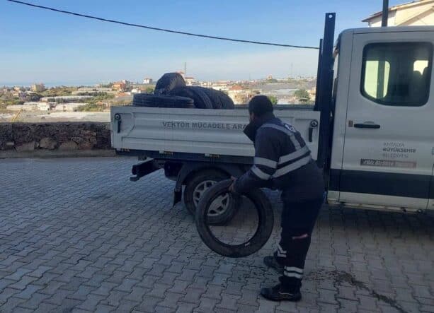 Antalya Büyükşehir Belediyesi, Atık Lastikleri Toplayarak Ekonomiye Katkı Sağlıyor