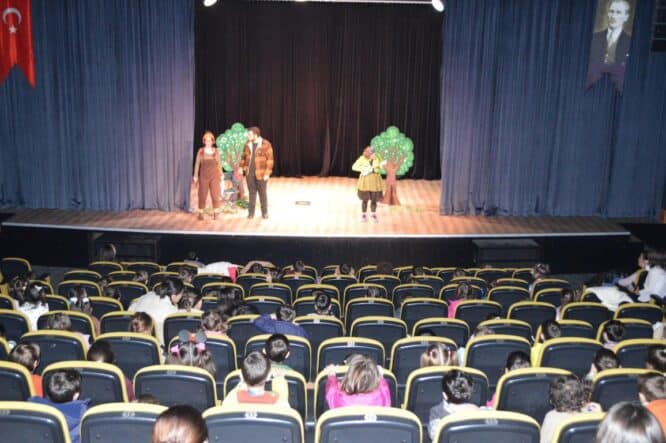 Konyaaltı Belediyesi’nden Miniklere Sanatla Dolu Tiyatro Etkinliği