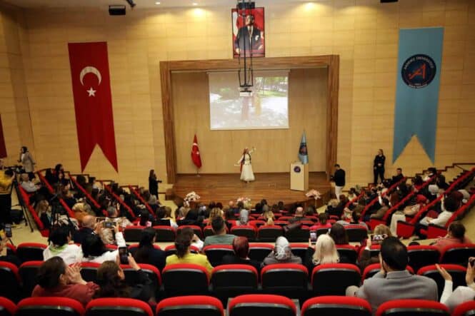 Akdeniz Üniversitesi’nde 8 Mart Kadınlar Günü'nde Birlik ve Farkındalık Mesajları Öne Çıktı