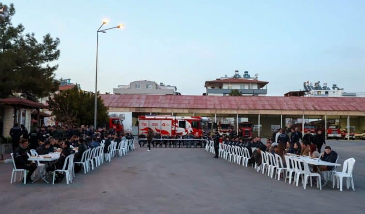 Başkan Vekili Büşra Özdemir, İtfaiye Personeliyle İftar Yemeğinde Buluştu