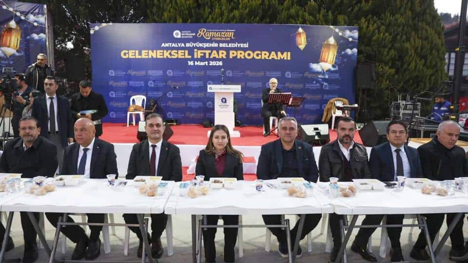 Başkan Vekili Büşra Özdemir Kadir Gecesi’nde Elmalı ve Korkuteli’de Vatandaşlarla Buluştu