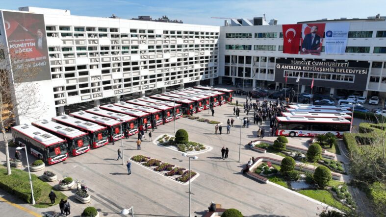 Antalya Büyükşehir Belediyesi 19 Yeni Otobüsü Toplu Taşıma Filosuna Ekledi