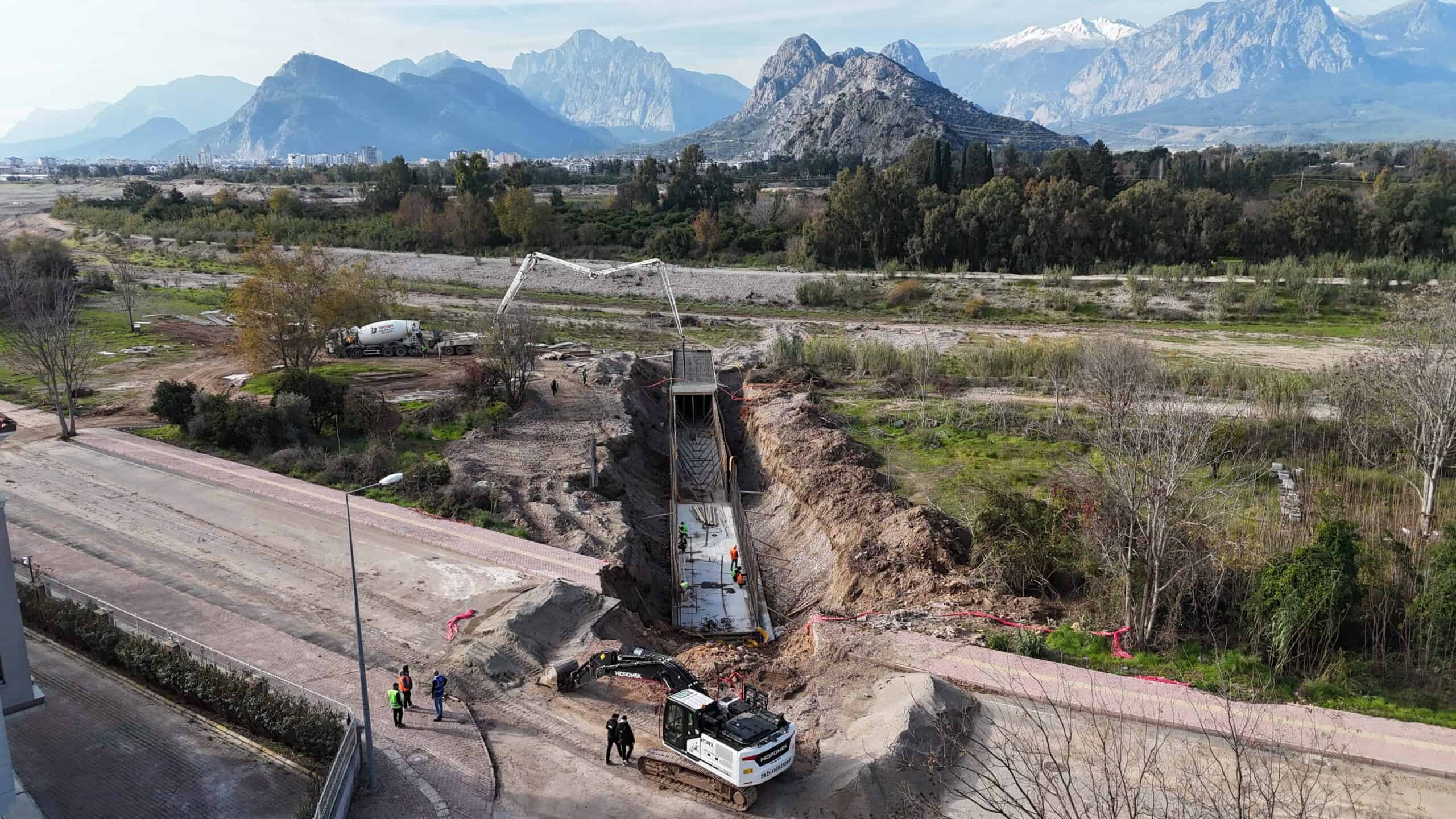 Konyaaltı’nda Yağmursuyu Altyapısına 60 Milyon TL’lik Yatırım Sürüyor