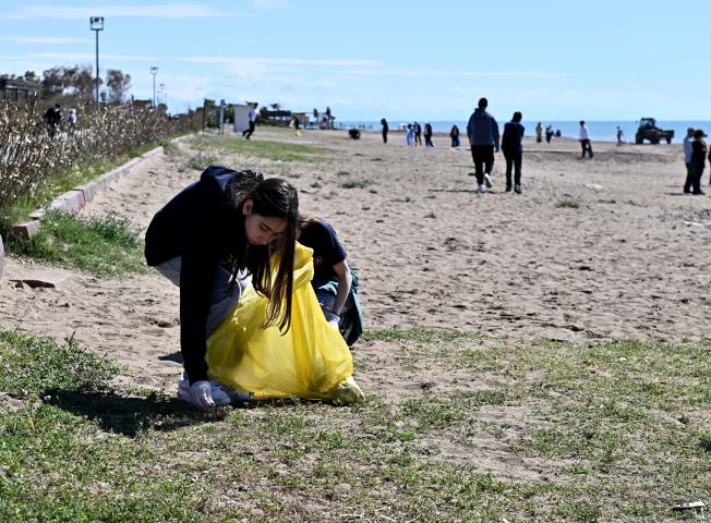 Lara Sahili'nde Öğrenciler Bilimsel Yöntemlerle Kıyı Temizliği Yaptı