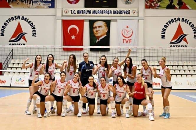 Muratpaşa Belediyespor Kadın Voleybol Takımı, Diyarbakır Büyükşehir’i 3-1 Mağlup Etti