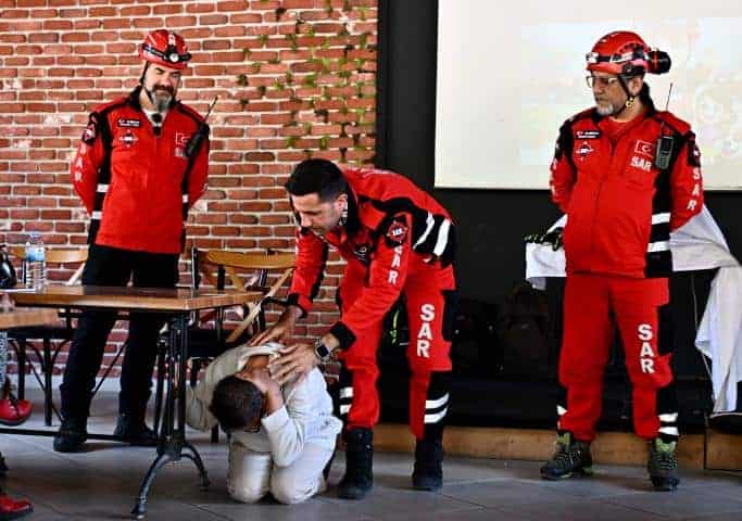 Muratpaşa Belediyesi’nden özel gereksinimli bireylere afet bilinci eğitimi gerçekleştirildi