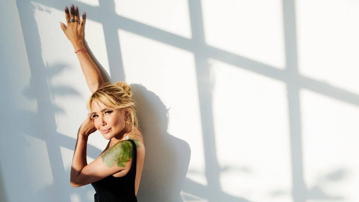 Yonca Evcimik’in yaşamı ve müzikal yolculuğu sahnede: 'Yonca’nın 90’lar Ekspresi' gösterisi başlıyor