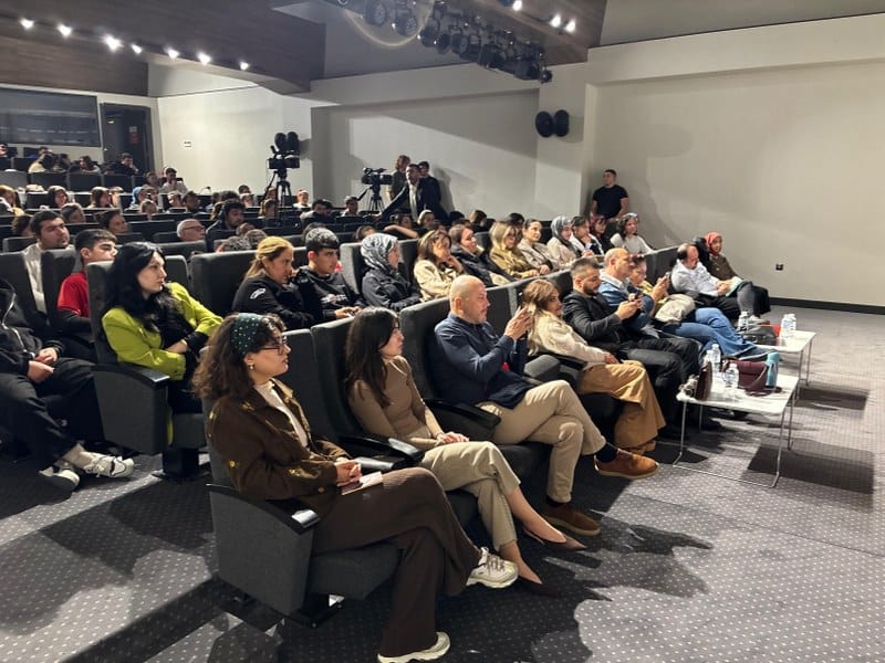 Akdeniz Üniversitesi Bilim Kafe’de Sınav Stresiyle Baş Etme Yöntemleri Anlatıldı