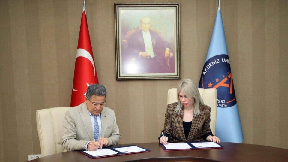 Akdeniz Üniversitesi ve Göynük Fen Lisesi Arasında Eğitimde Dört Yıllık Bilimsel İş Birliği Protokolü İmzalandı