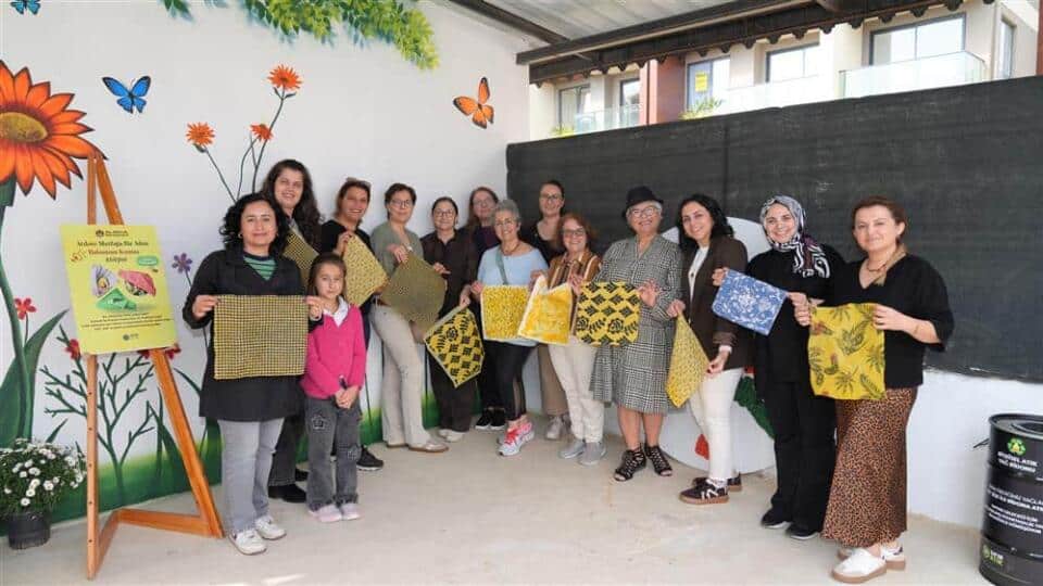 Alanya’da Kadınlar Balmumu Kumaş Atölyesiyle Atıksız Mutfak Farkındalığına Katkı Sağladı