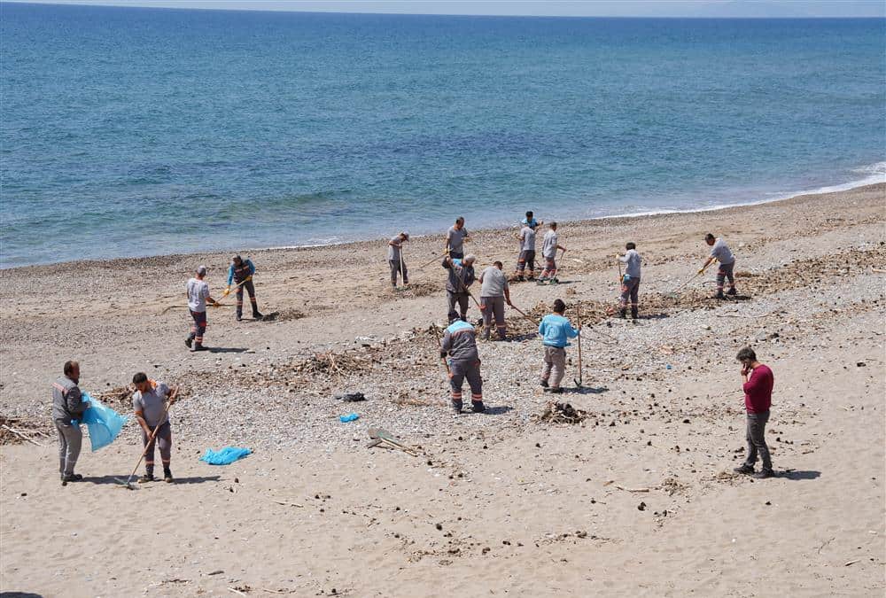 Alanya Demirtaş Sahilinde Doğa ve Gelecek İçin Temizlik ve Farkındalık Etkinliği Düzenlendi