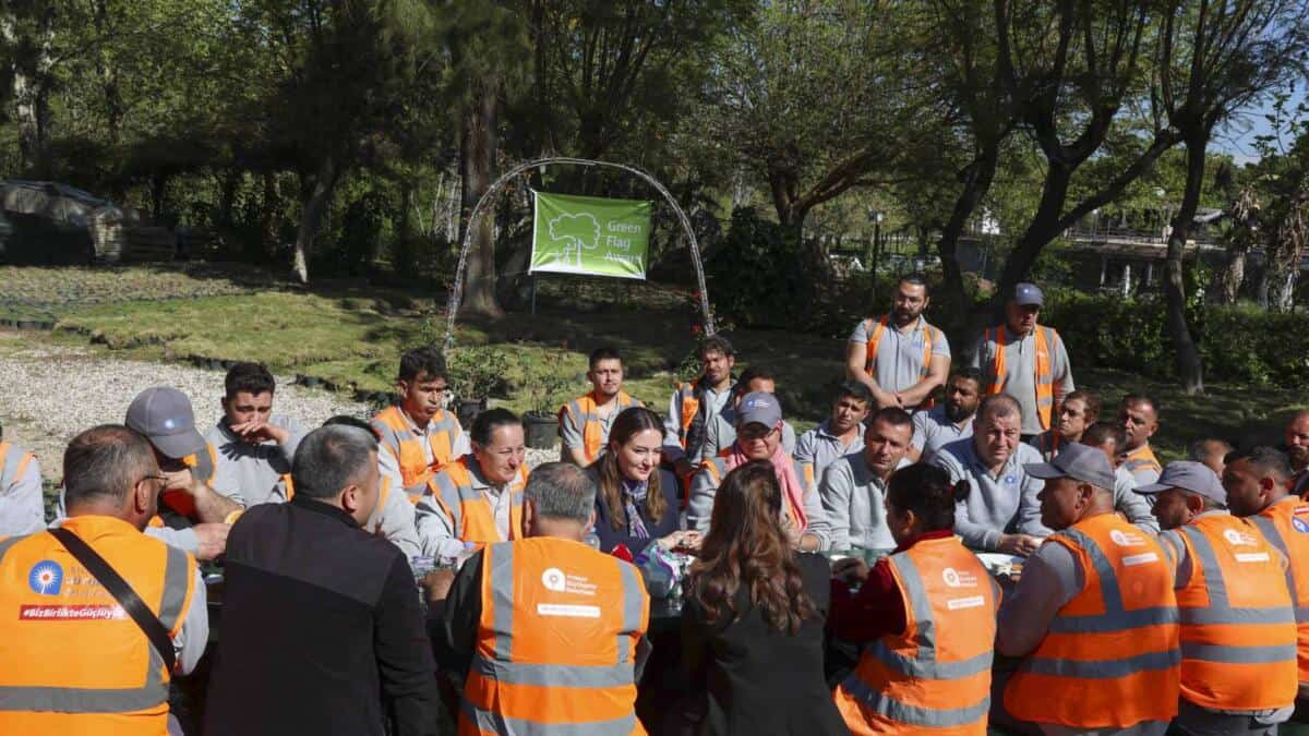 Başkan Vekili Büşra Özdemir, Atatürk Kültür Parkı Çalışanlarıyla Buluştu ve Teşekkürlerini İletti