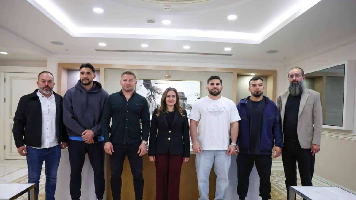 Başkan Vekili Büşra Özdemir, Antalya’nın başpehlivanlarını 2026 sezonu öncesi ağırladı