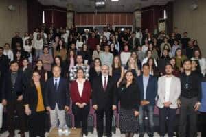 Büyükelçi Deha Erpek, Akdeniz Üniversitesi’nde Öğrencilerle Dışişleri Kariyerini Paylaştı