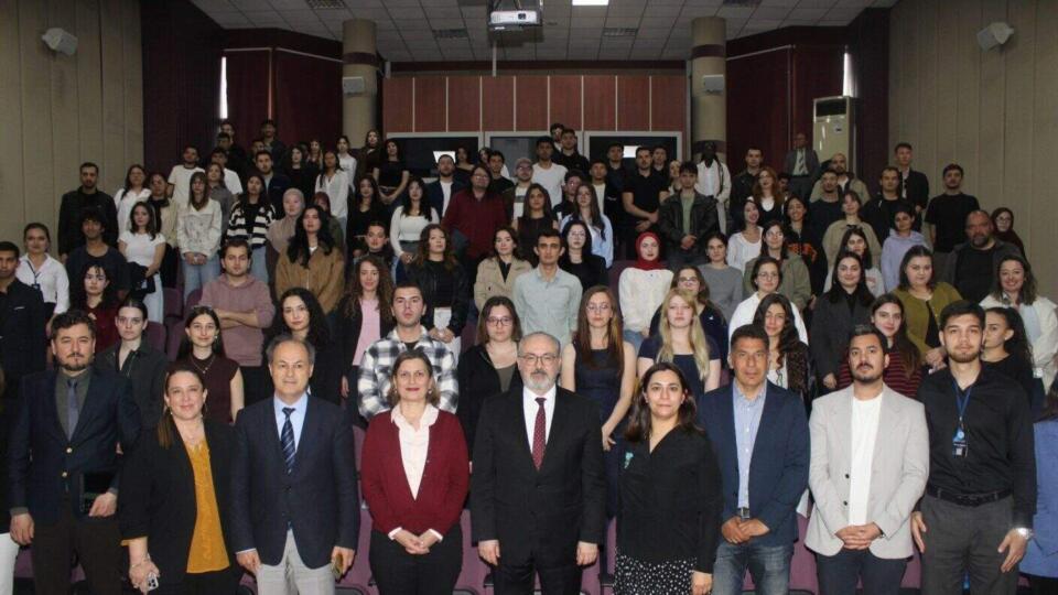 Büyükelçi Deha Erpek, Akdeniz Üniversitesi’nde Öğrencilerle Dışişleri Kariyerini Paylaştı