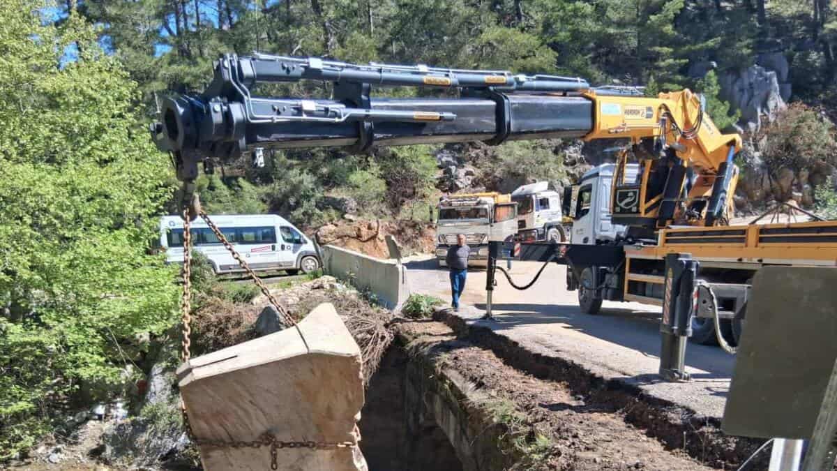 Antalya Büyükşehir, Demirtaş Grup Yolunda 60 Yıllık Köprüyü Yenileyecek