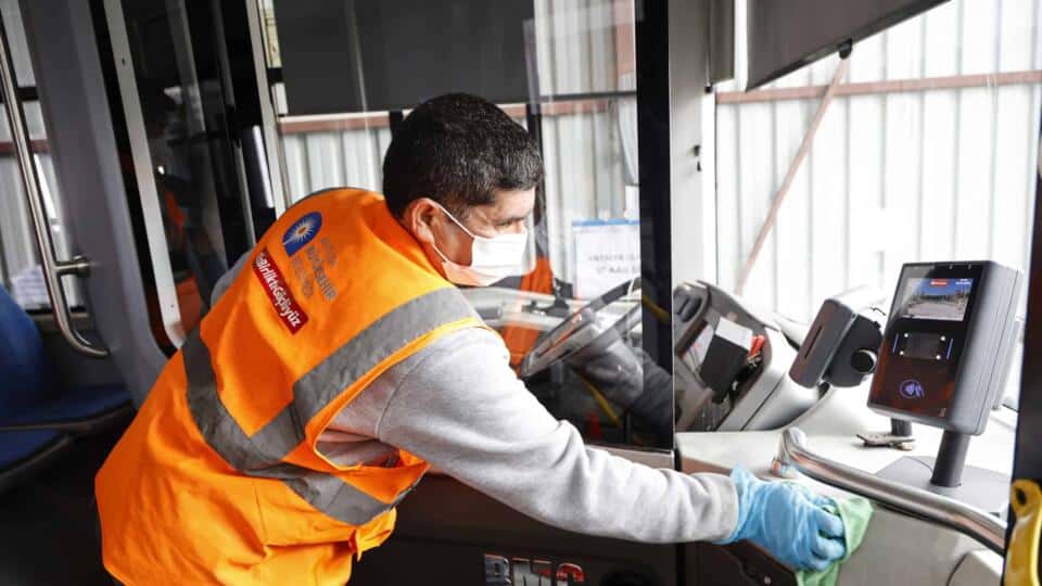 Antalya Büyükşehir Belediyesi Toplu Taşıma Araçlarında Kapsamlı Temizlik Uyguluyor