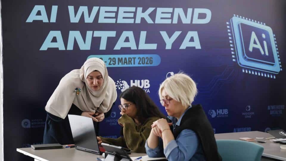 Antalya’da Gençlere Yönelik Yapay Zekâ Eğitimi Yoğun Katılımla Gerçekleşti