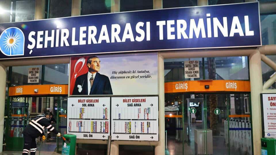 Antalya Büyükşehir Belediyesi Zararlı Vektörlerle Mücadelede Gece İlaçlamalarına Devam Ediyor