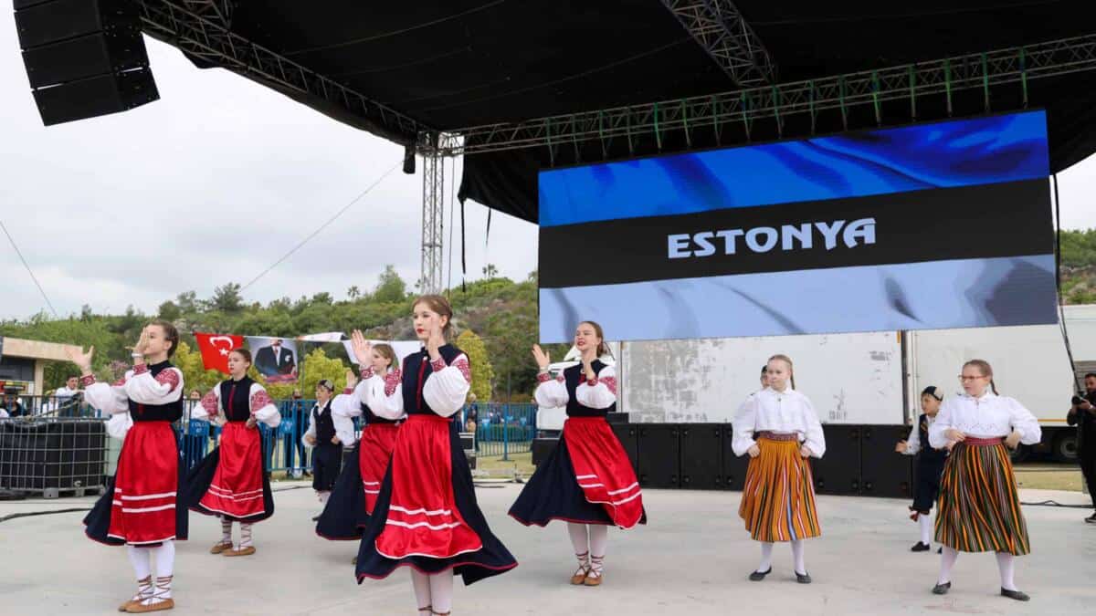 27. Uluslararası Antalya Çocuk Festivali Galası Farklı Kültürleri Buluşturdu