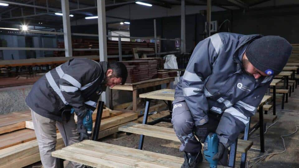 Antalya Büyükşehir Belediyesi, Kent Mobilyalarını Kendi Atölyelerinde Ekonomik ve Dayanıklı Şekilde Üretiyor