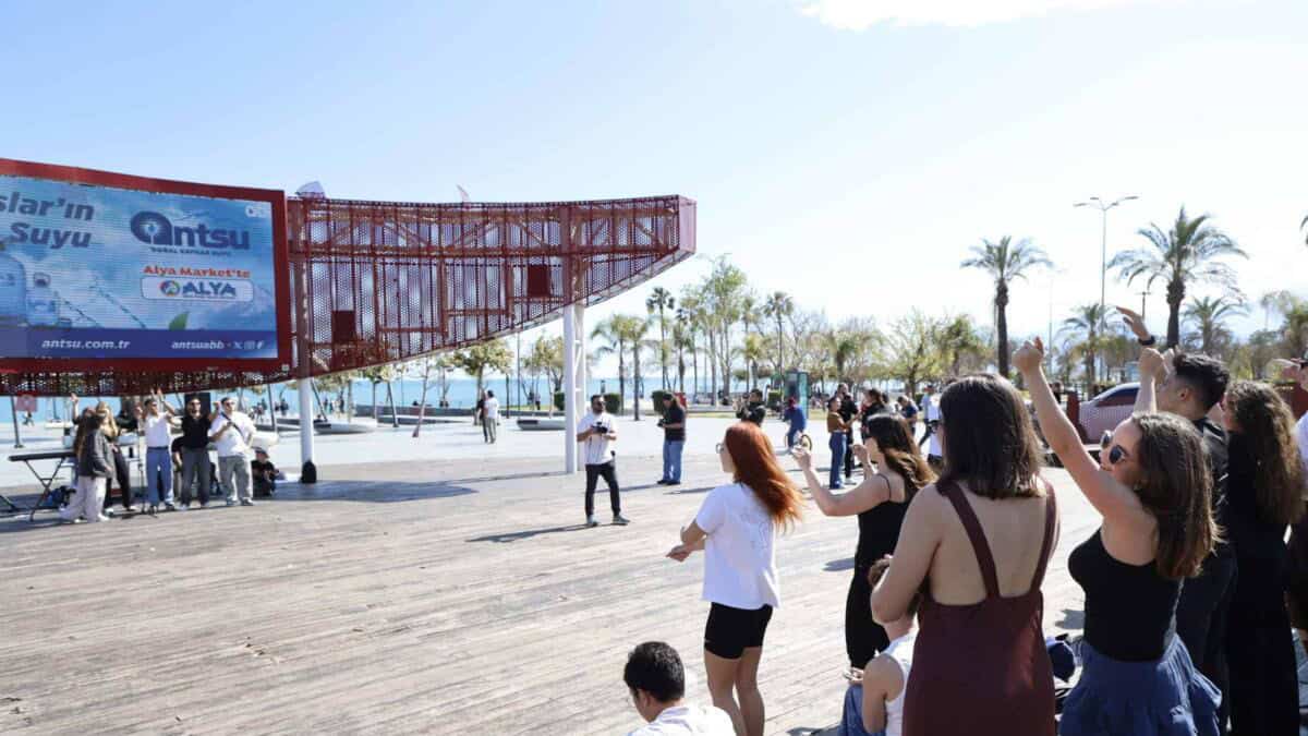 Erasmus Plus Projesi Kapsamında Gençler Antalya’da Mini Konser Verdi