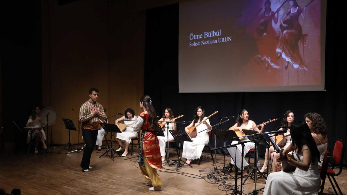 Antalya’da Kadın Bağlama Topluluğu’nun Konseri Sanatseverlerden Tam Not Aldı