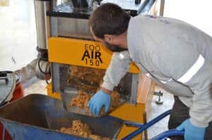 Konyaaltı Belediyesi'nden Sokak Hayvanları İçin Sıfır Atıkla Mama Üretimi