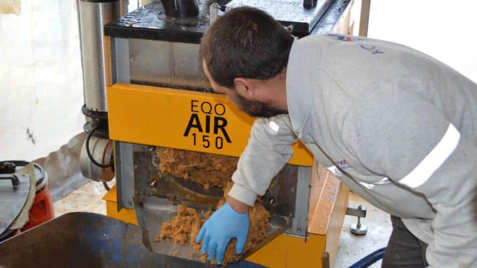 Konyaaltı Belediyesi'nden Sokak Hayvanları İçin Sıfır Atıkla Mama Üretimi