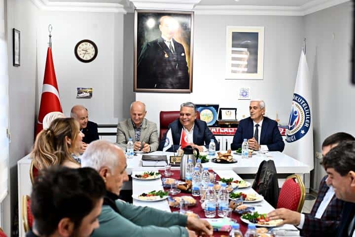 Başkan Ümit Uysal, Korkuteli Derneği'nin Kahvaltı Etkinliğinde Üyelerle Buluştu