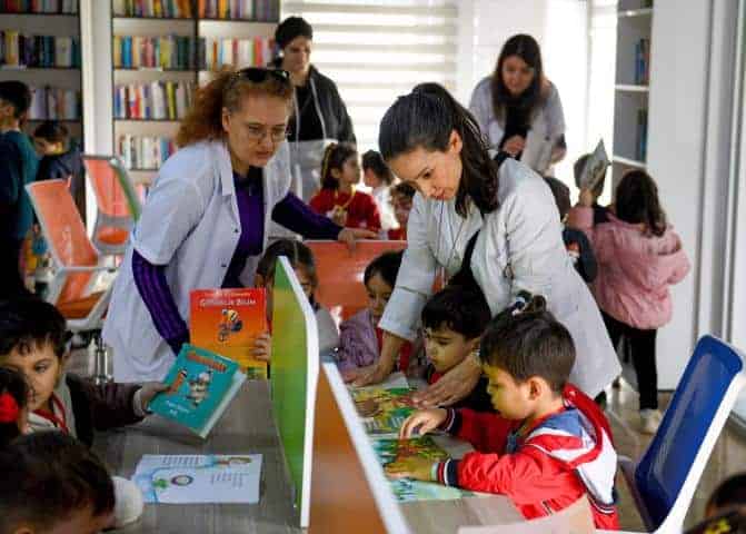 Muratpaşa Belediyesi kreş öğrencilerinden Cengiz Aytmatov Kütüphanesi’ne anlamlı ziyaret