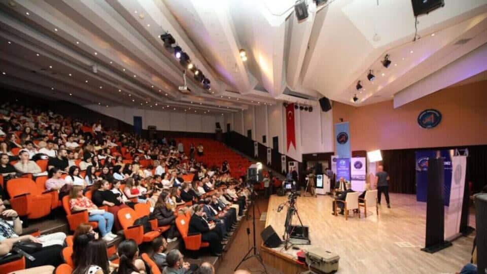 Akdeniz Üniversitesi’nde Sigortacılık ve Geleceğin Meslekleri Üzerine Panel Düzenlendi